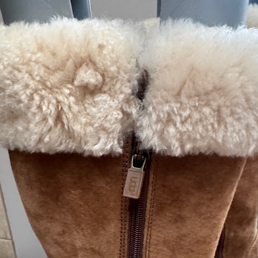 UGG Chestnut Boots with Soft Cream Lining - Picture 3 of 4